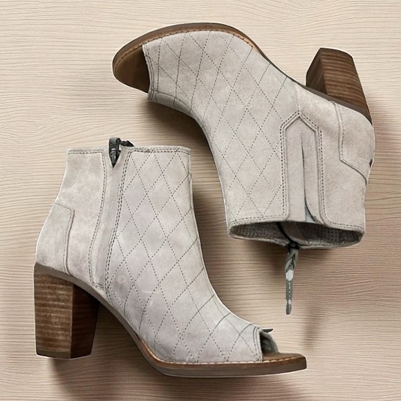 Toms Majorca Peep Toe Booties tan beige neutral‎ Women’s Size 7 Ankle Boots Nice - Picture 1 of 16